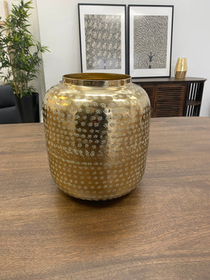 ART-Aluminum vase with golden engraved patterns