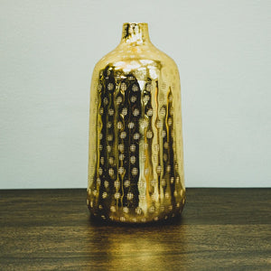 ART-Aluminum tall vase with golden engraved patterns