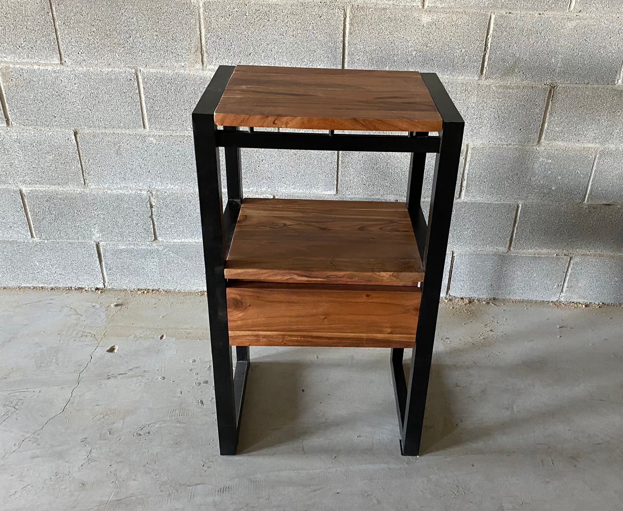 URBAN - night table with 1 drawer