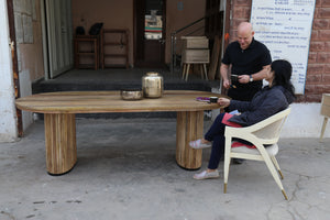 OVAL - Table de salle à manger en bois de manguier avec pieds en forme de pilier 80"