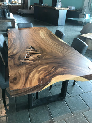 PURE - Table à manger à bord vif en bois de chamcha