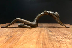 Sculpture de femme nue en bronze coulé 