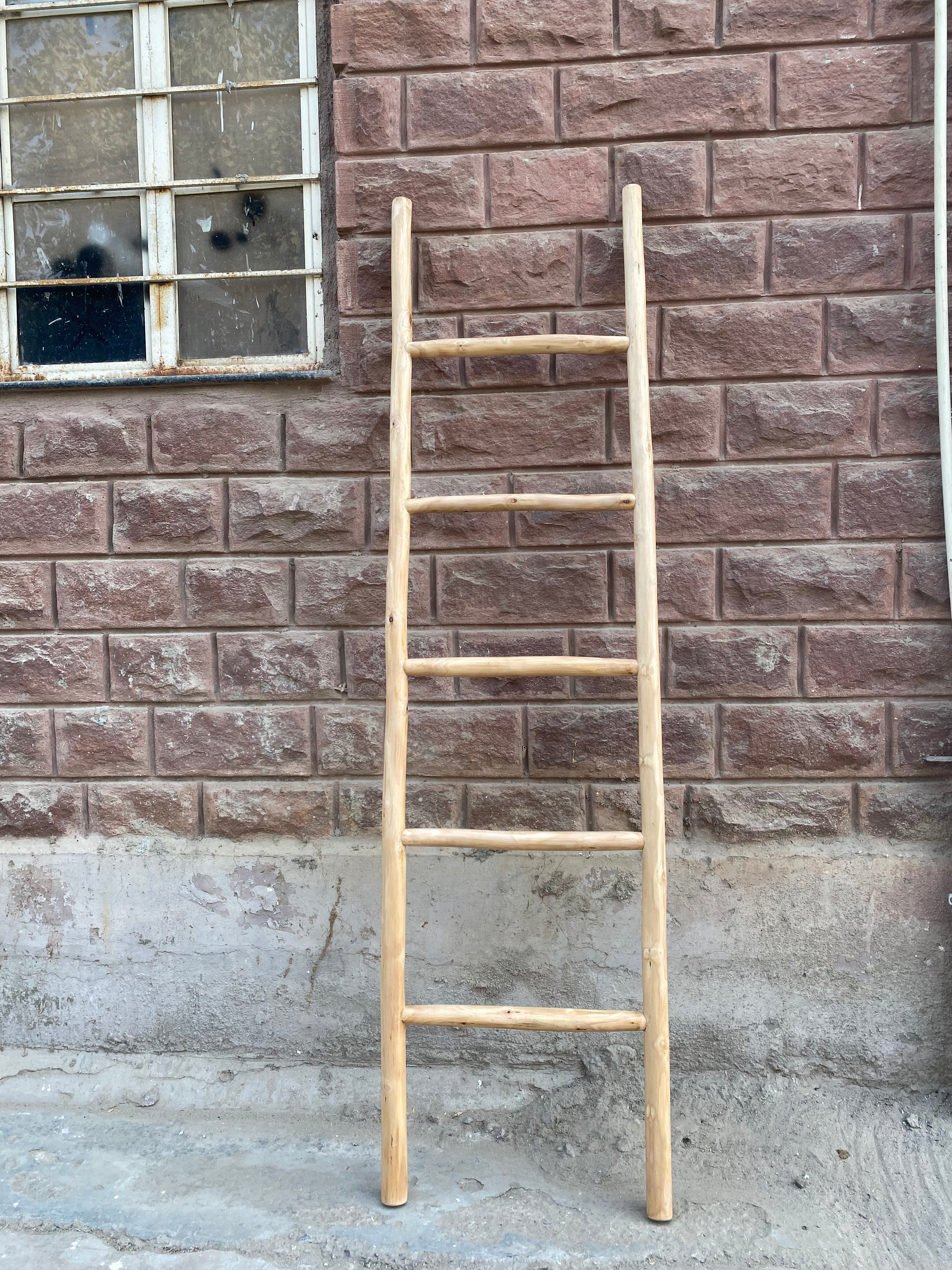 ROMY - 5 ft Blanket Rustic Ladder