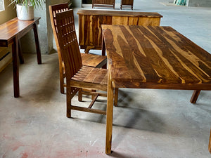 SARI - Table à manger en bois de Sheesham fait à la main en Brun pâle
