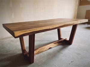 EARTH- Bord droit, forme libre , table à manger en bois de chamcha avec des pieds en bois